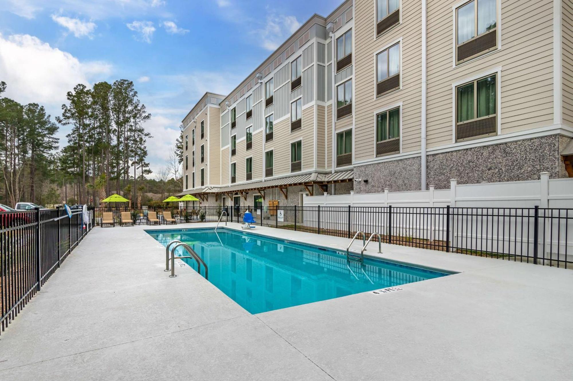 Best Western Plus Bluffton/Hilton Head Hotel Exterior photo
