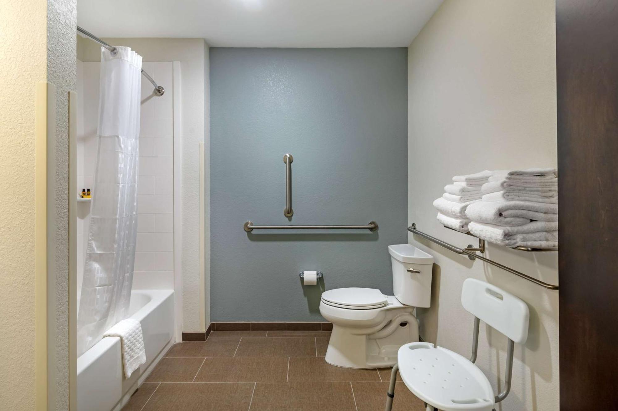 Best Western Plus Bluffton/Hilton Head Hotel Exterior photo