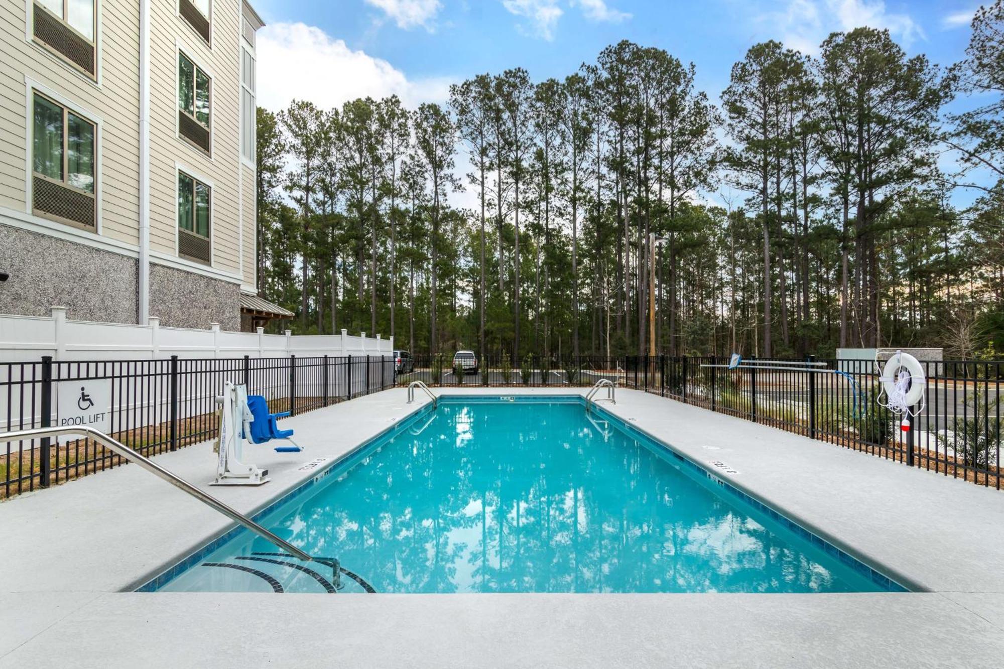 Best Western Plus Bluffton/Hilton Head Hotel Exterior photo